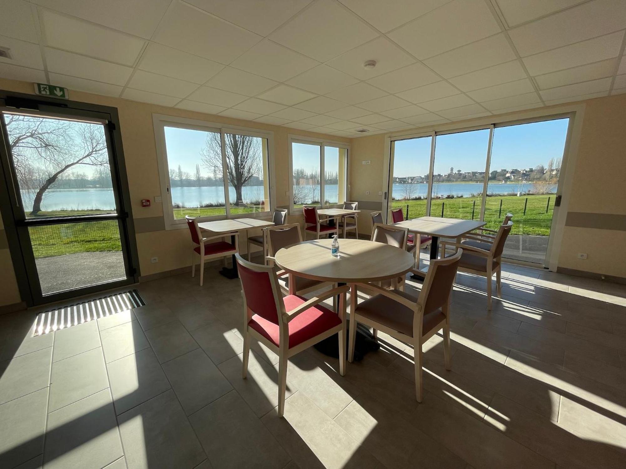 Relais Les Rives Du Lac Coulonges-sur-Sarthe Esterno foto